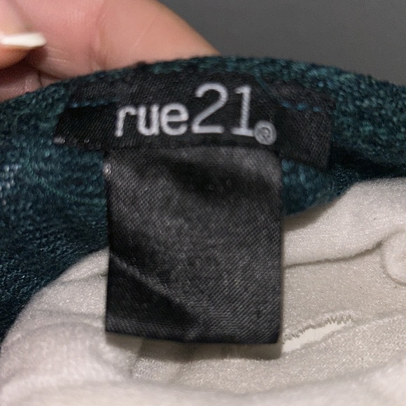 Rue 21 Green Criss Cross Pattern Sweater - large size - Picture 4 of 6